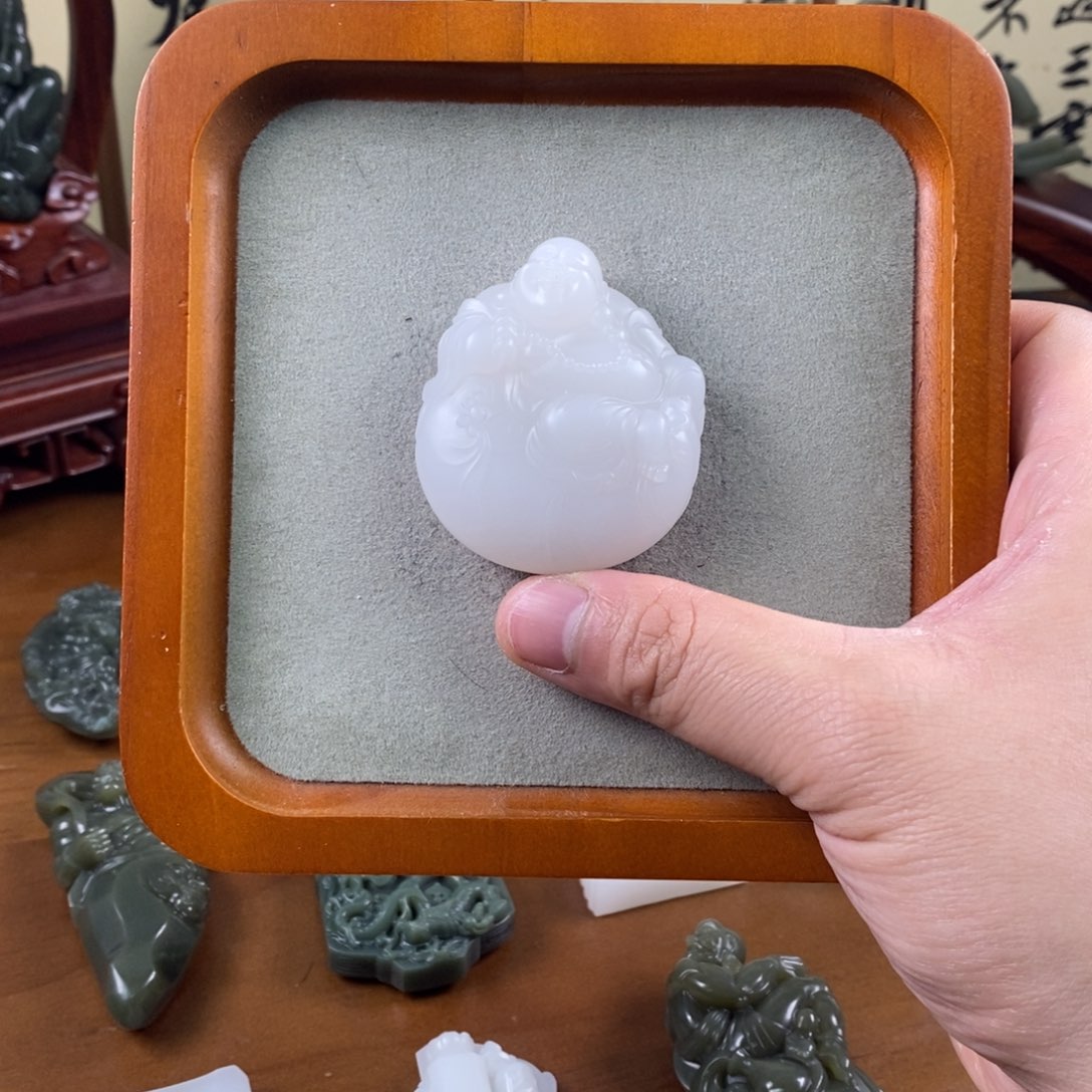 和田玉未镶嵌颈饰福禄满怀