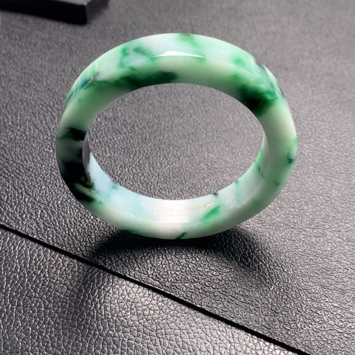 定制翡翠未镶嵌手镯