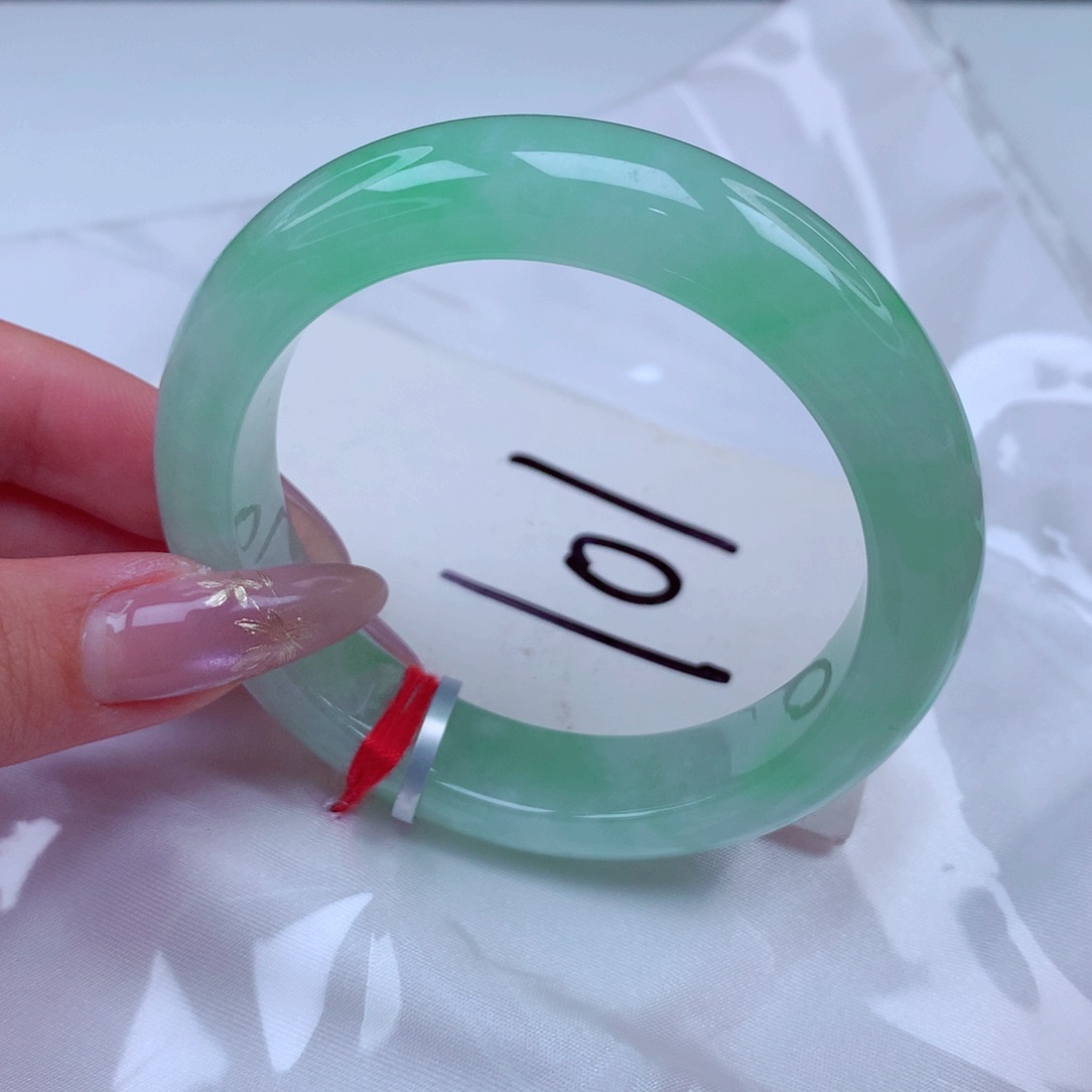 翡翠手镯未镶嵌翡翠52