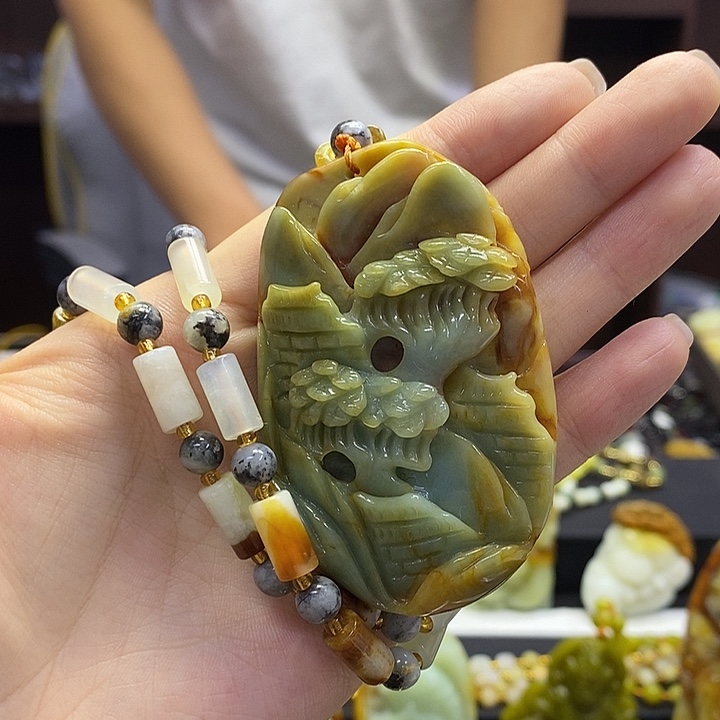 蛇纹石玉未镶嵌颈饰