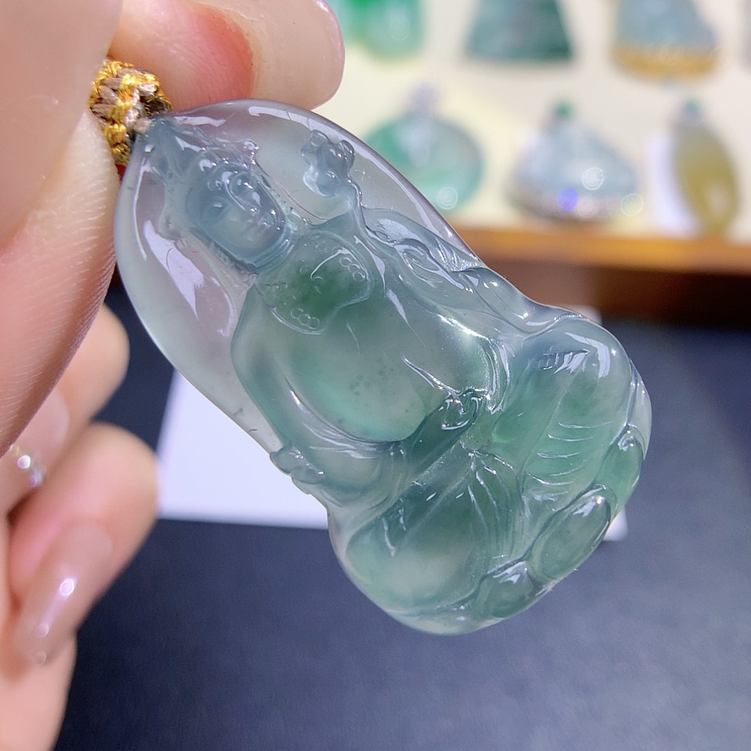 翡翠颈饰未镶嵌观音