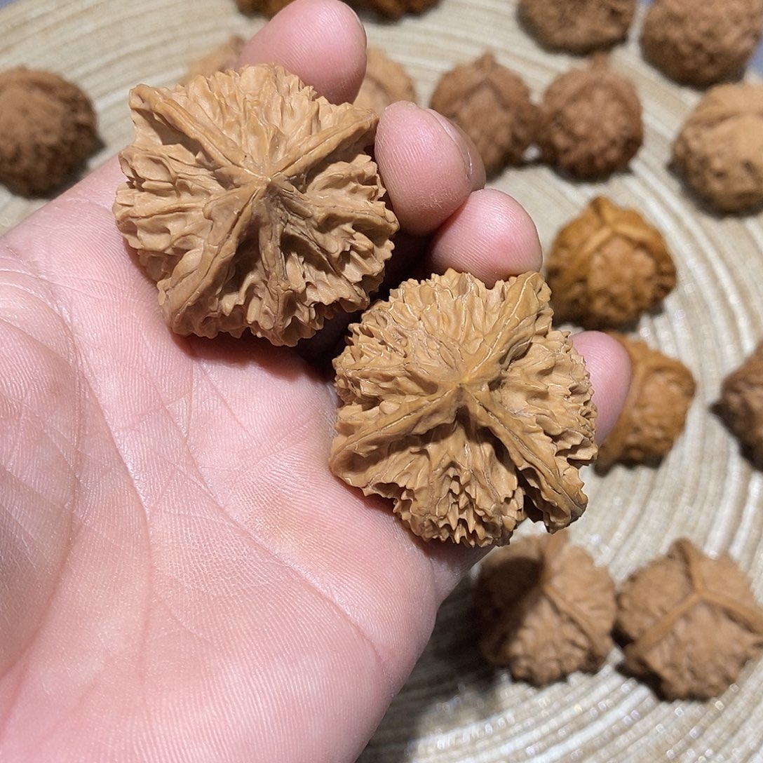 桃木文玩麻核桃三棱