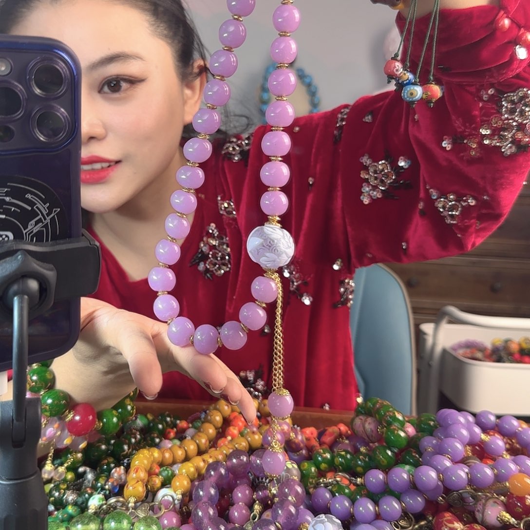 玻璃颈饰老琉璃的故事是一个人的故事