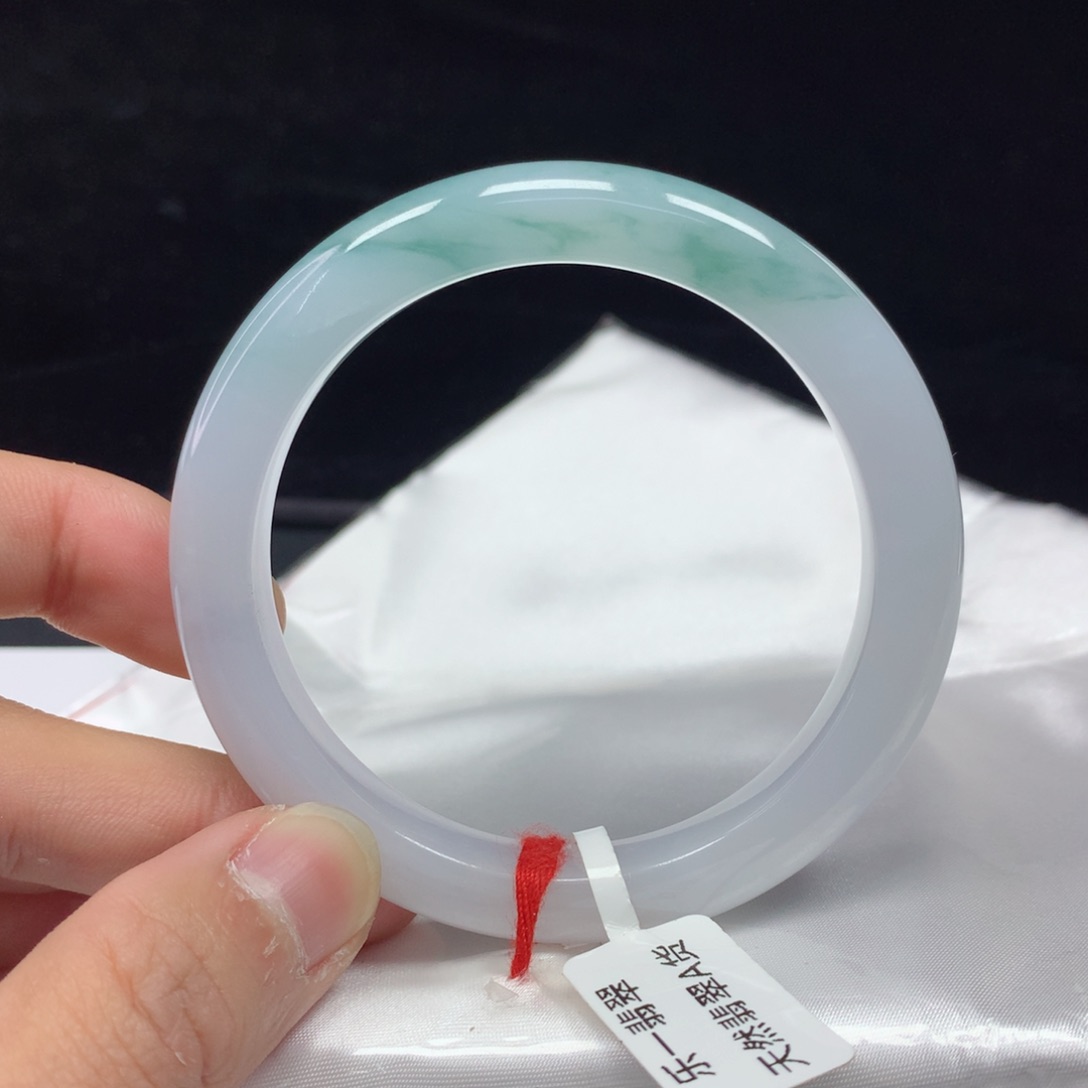 翡翠手镯（圆镯）未镶嵌54.7