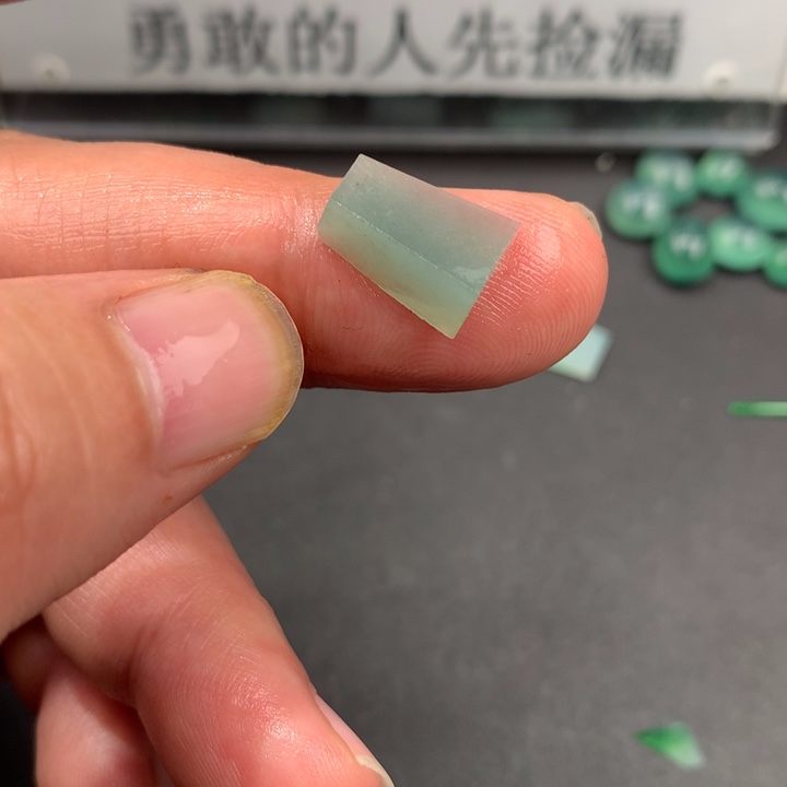 定制翡翠未镶嵌材料定制