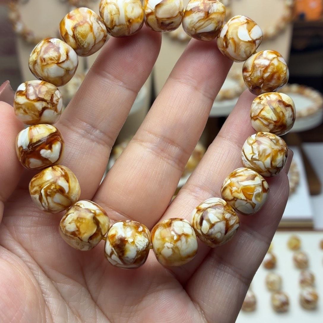 13mm沁色精工老型手串一条