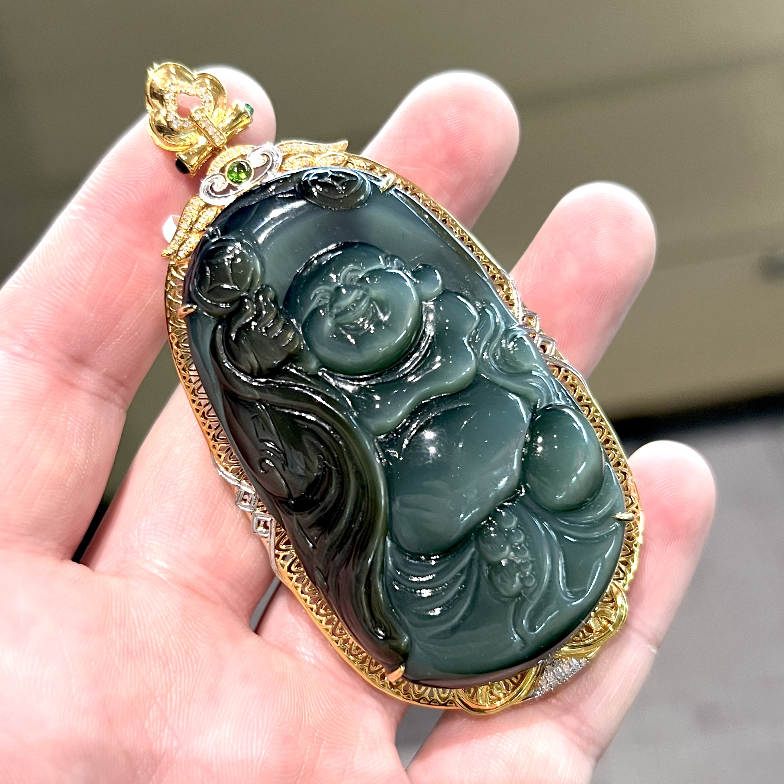 【熊总夫妇】收藏珍品级和田玉碧玉猫眼佛公18K金吊坠