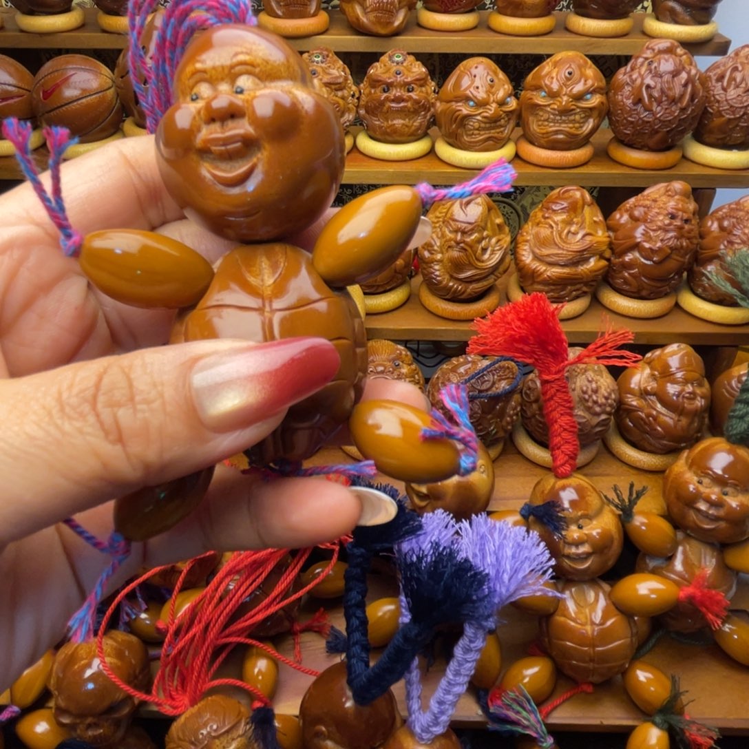 Y***H吊坠橄榄核彩虹色小辫子两个