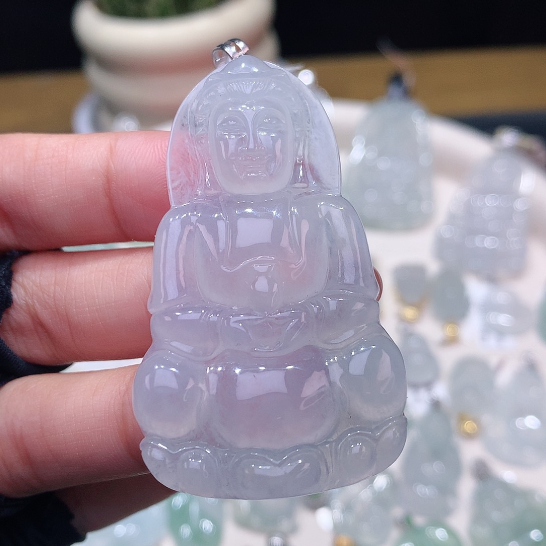 颈饰18K金镶嵌翡翠观音