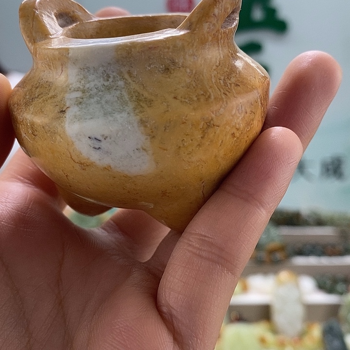 透闪石质玉把件未镶嵌