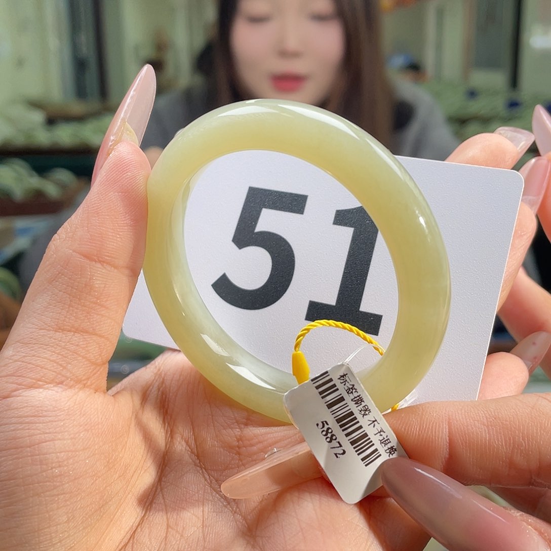 和田玉手镯未镶嵌纹