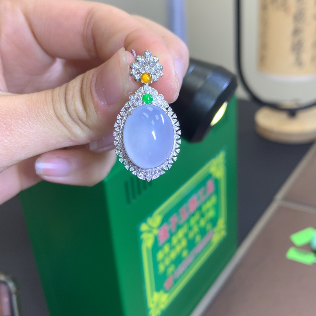 翡翠颈饰18K金镶嵌翡翠