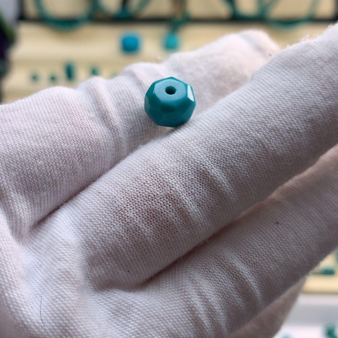 绿松石配饰未镶嵌