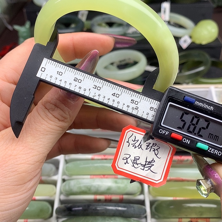 蛇纹石玉手镯未镶嵌818