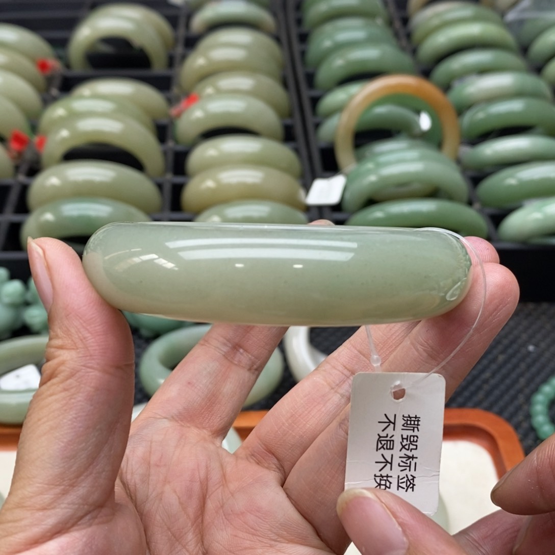 石英岩玉手镯未镶嵌