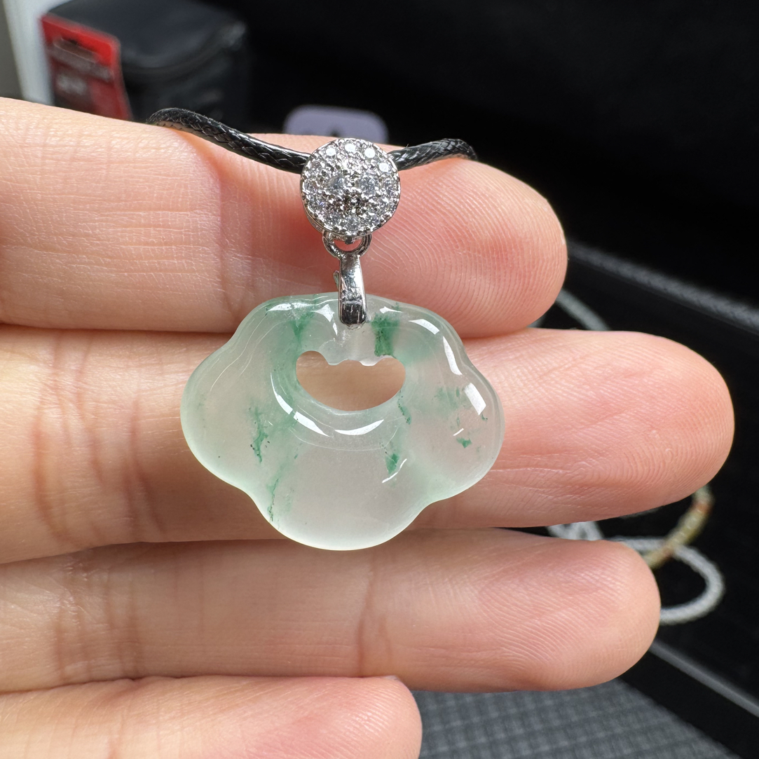 天然非洲翠石英质玉冰飘花祥云如意锁吊坠珠女士挂件时尚精美精致