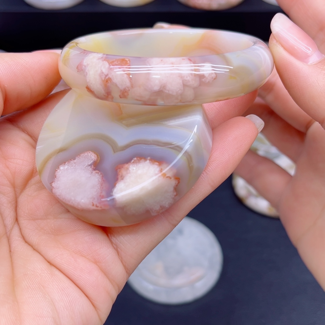 有***矣玛瑙/玉髓未镶嵌手镯54