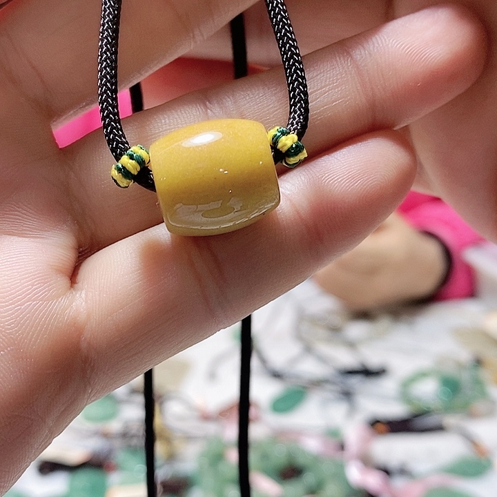 密玉（石英质玉）颈饰未镶嵌