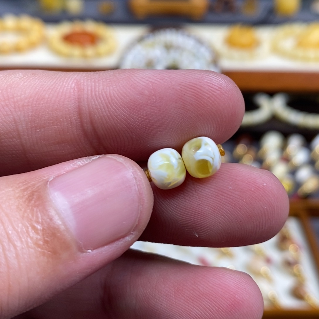 蜜蜡未镶嵌裸石配饰金瓷白老型对珠尺寸的7.3