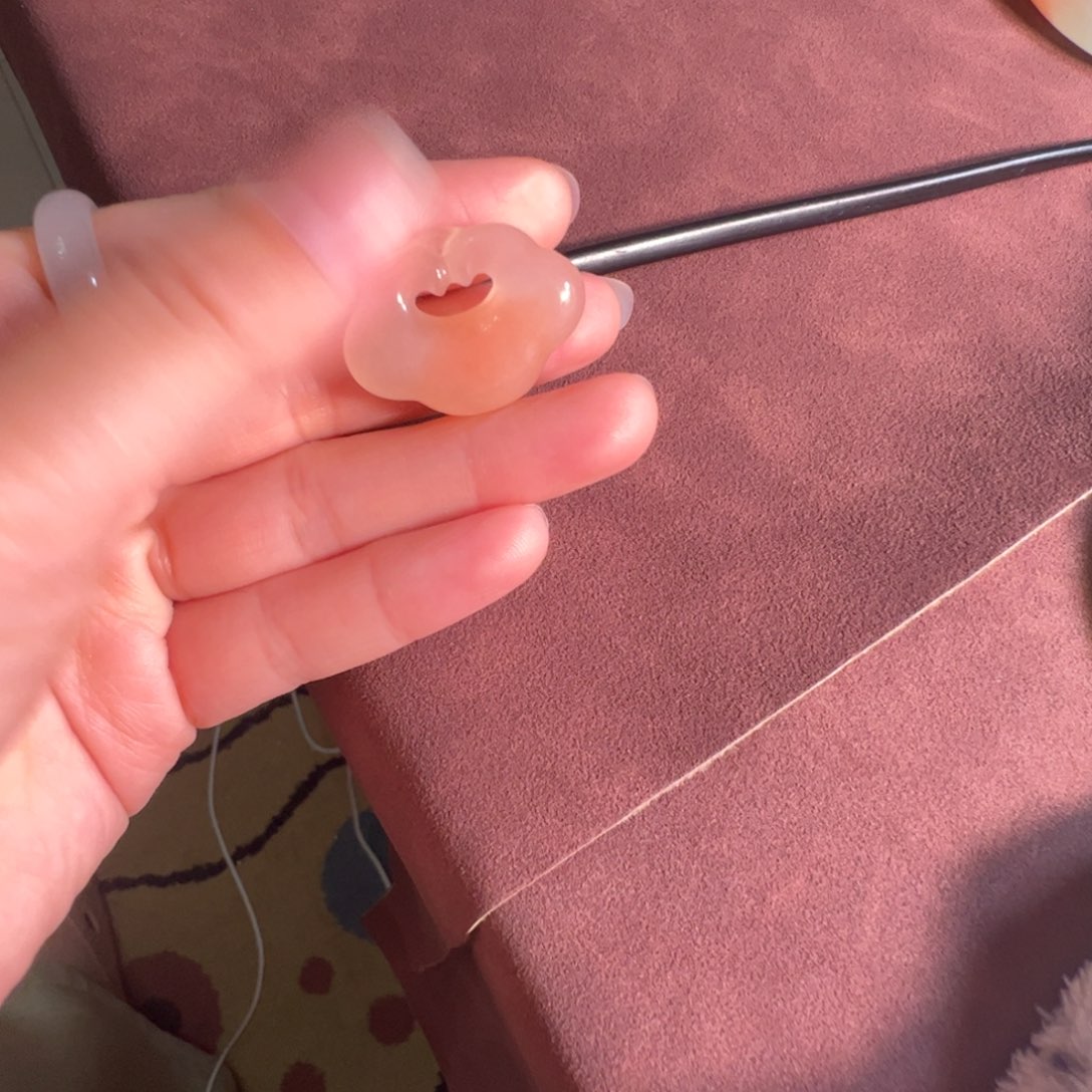 我***呀石英岩玉未镶嵌手镯