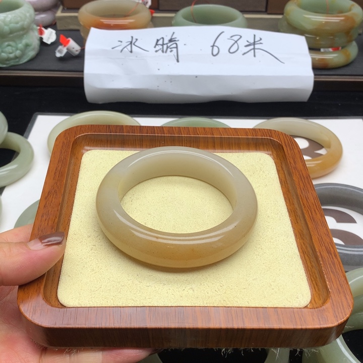 未镶嵌手镯石英质玉