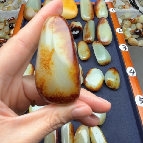 和田玉颈饰未镶嵌抬****空