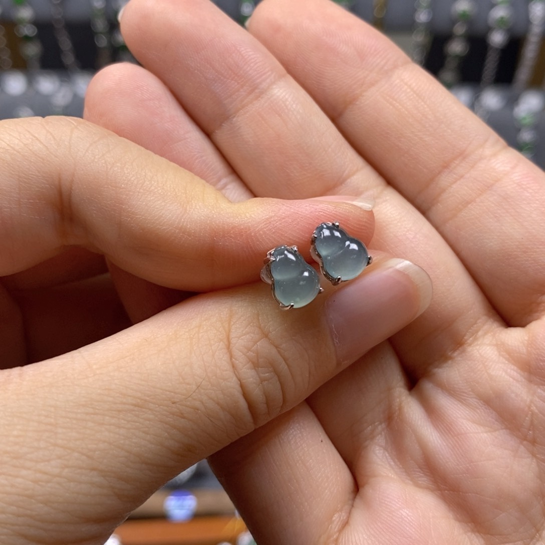 翡翠银S925镶嵌颈饰郭****?翡翠耳钉