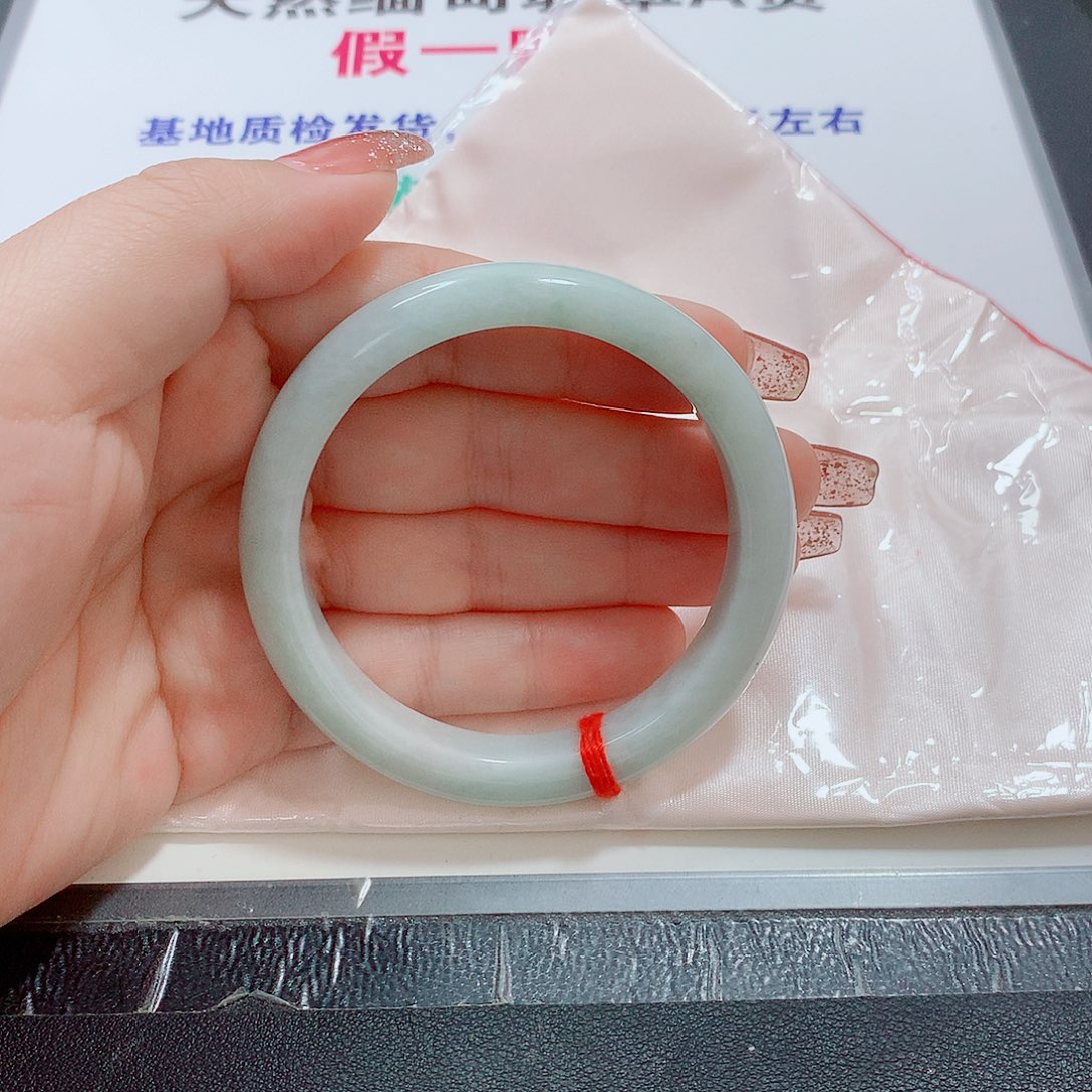 翡翠手镯未镶嵌麻****名