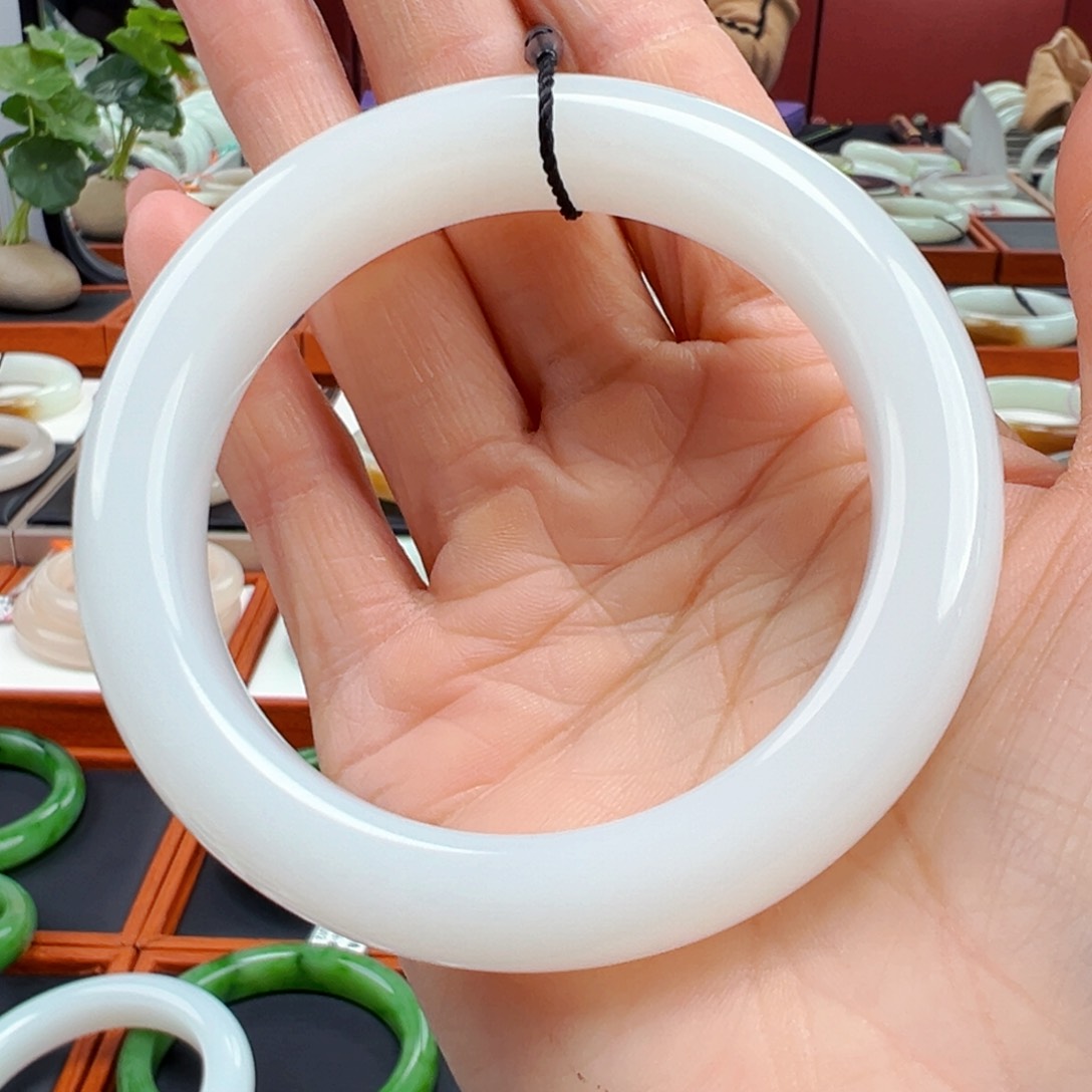 和田玉未镶嵌且末油膏料羊脂白玉卡58.6光**张