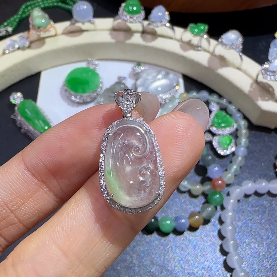 翡翠18K金镶嵌颈饰精品