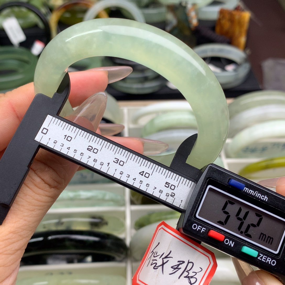 蛇纹石玉未镶嵌手镯756