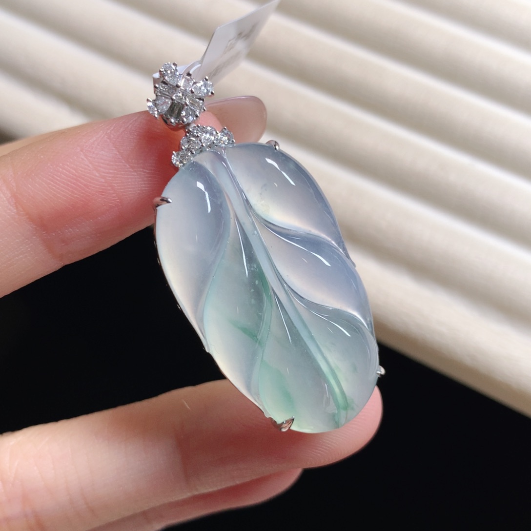 翡翠颈饰18K金镶嵌叶子