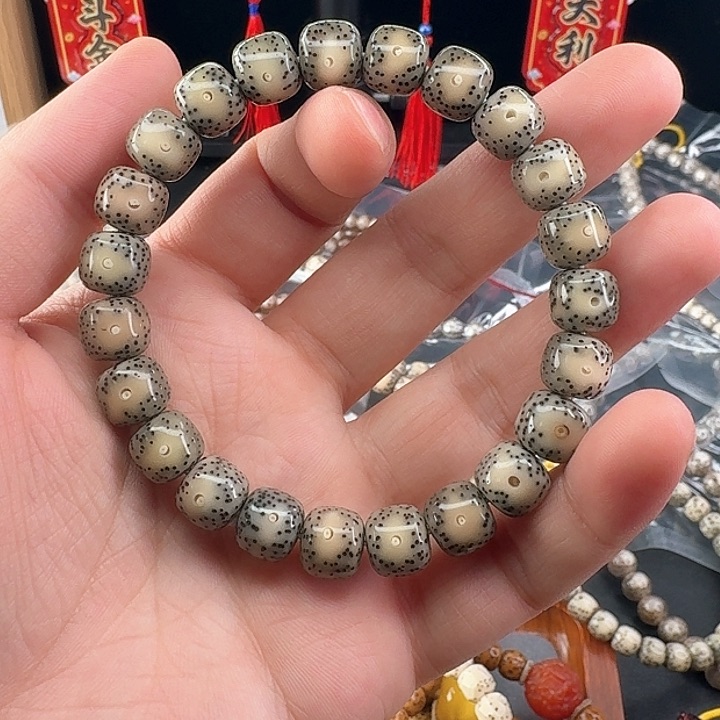 星月菩提手串石玉料黄金瞳