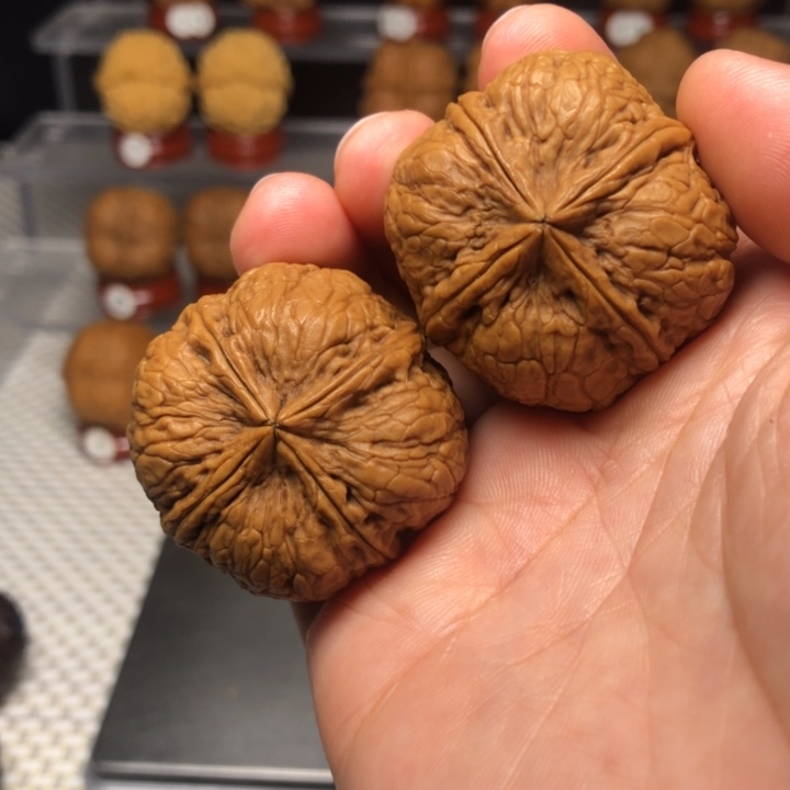 杨***m文玩核桃把件101木纹四棱