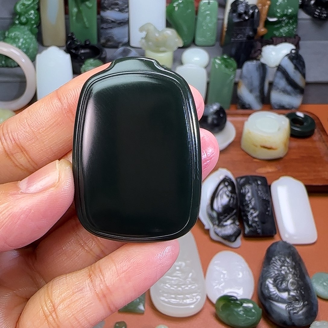 和田玉颈饰未镶嵌K***哥