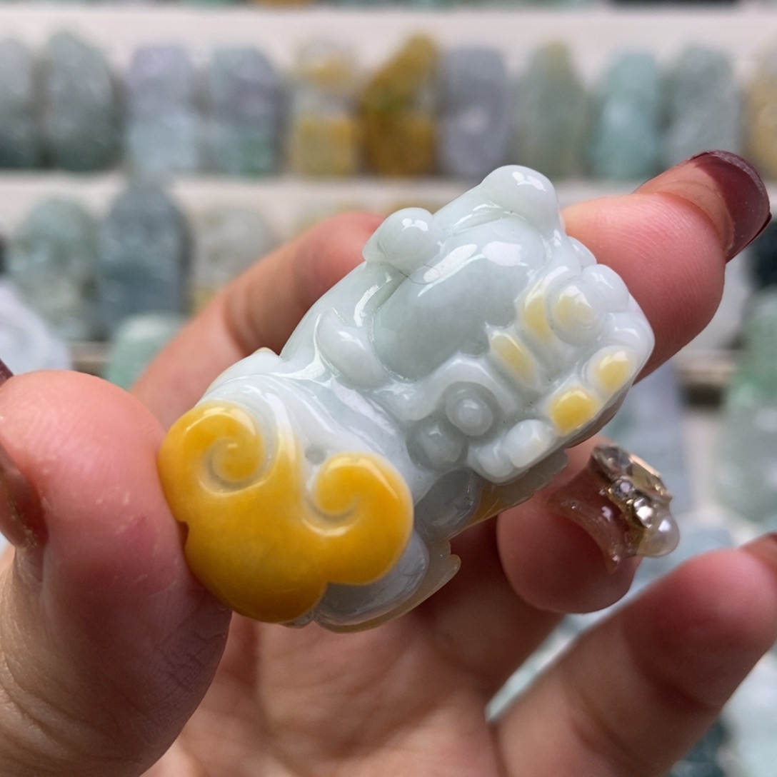 翡翠吊坠(赠链)未镶嵌