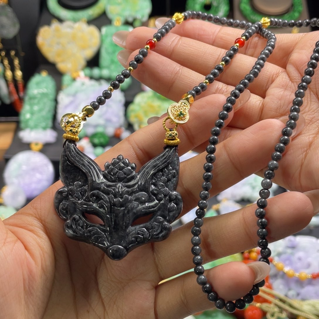 翡翠未镶嵌颈饰待编织