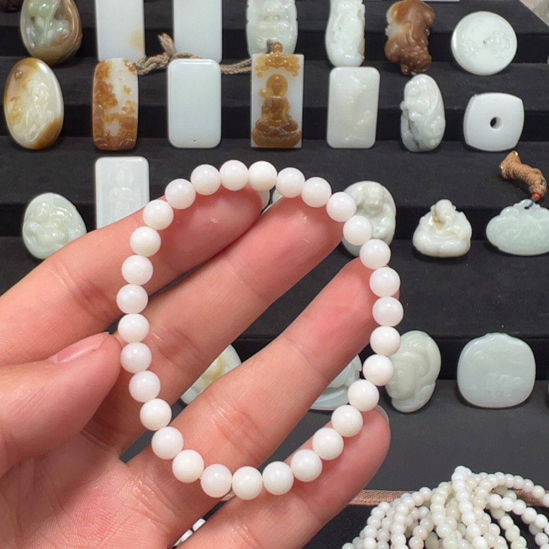 和田玉颈饰未镶嵌