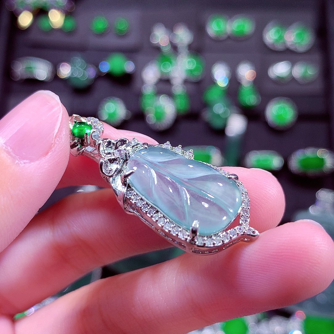 颈饰未镶嵌翡翠天然