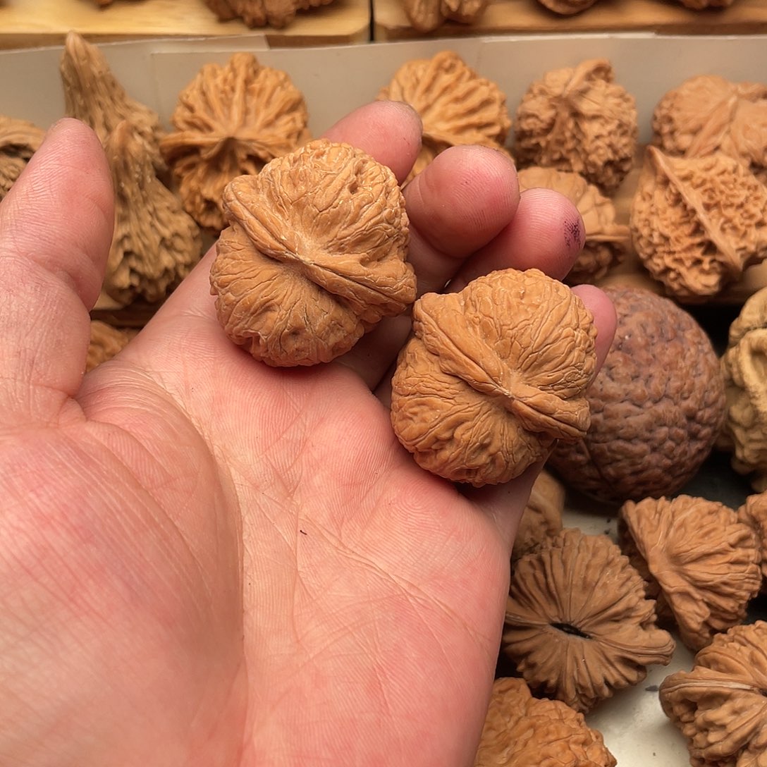 ****人文玩核桃吊坠元宝