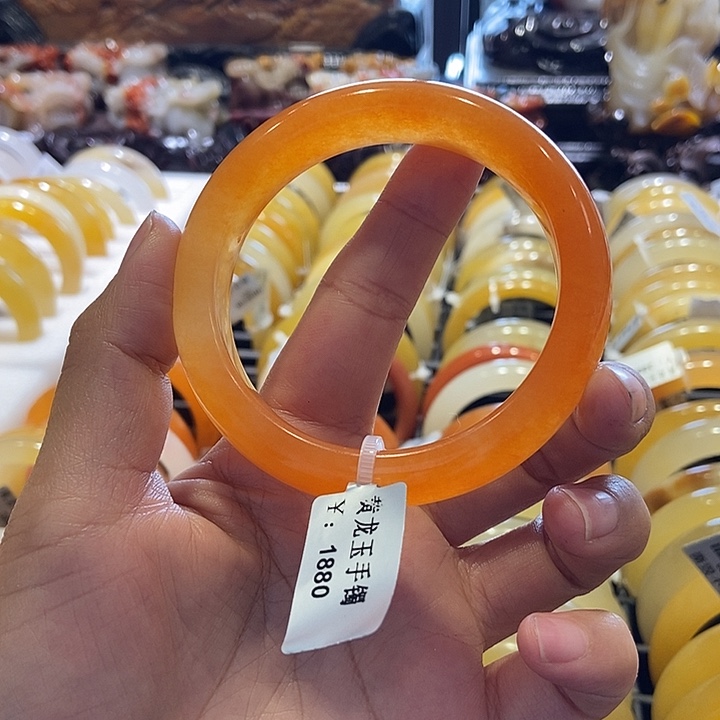 石英质玉（黄龙玉）手镯未镶嵌
