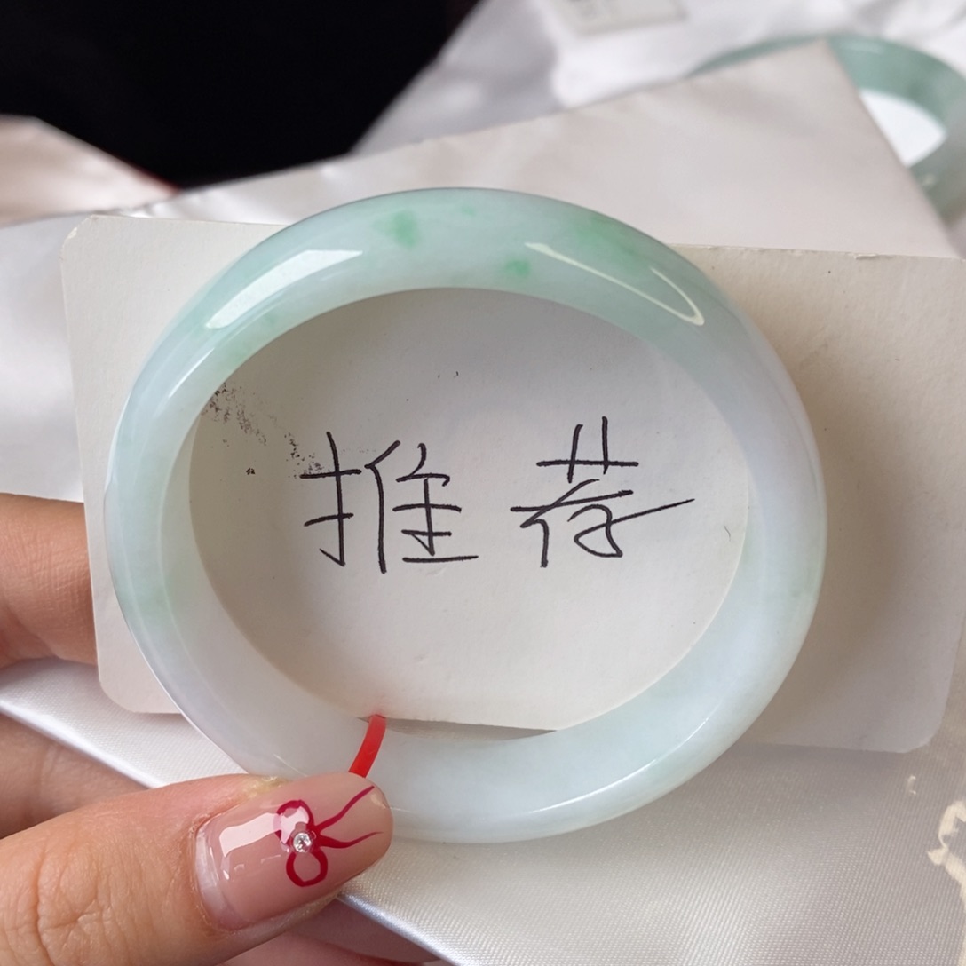 翡翠手镯未镶嵌55圈口