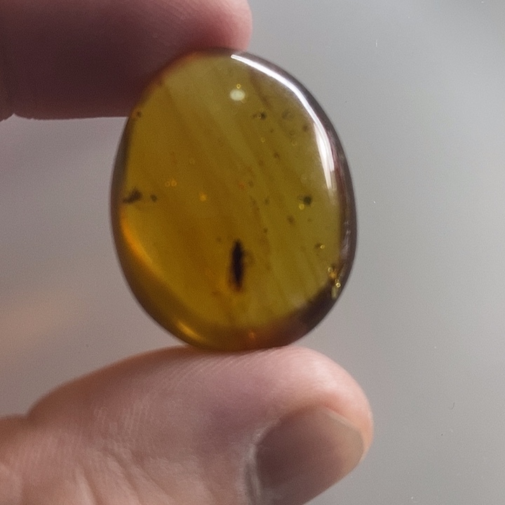 琥珀手串未镶嵌虫珀