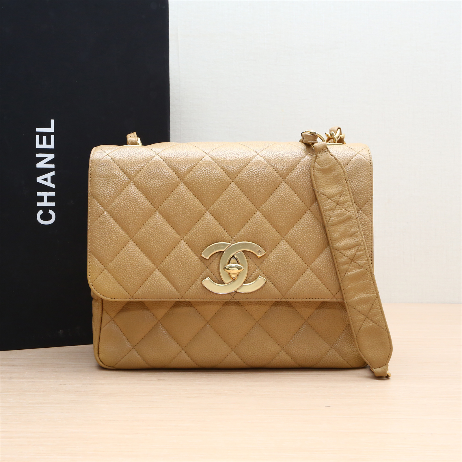 95新 Chanel/香奈儿 中古 单肩包 奶茶色 皮革C 4开 P243865824