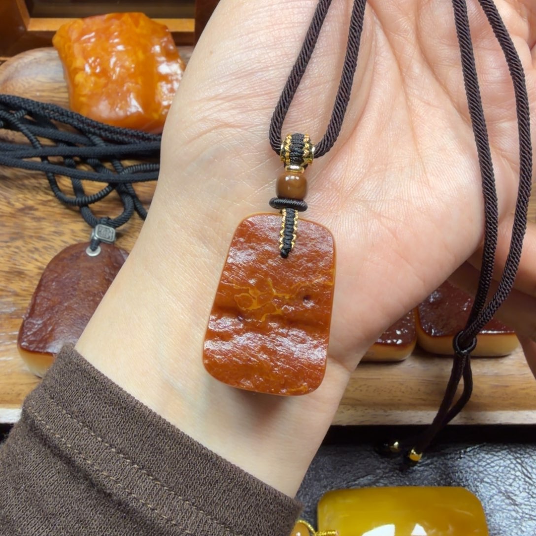 琥珀未镶嵌吊坠(赠链)