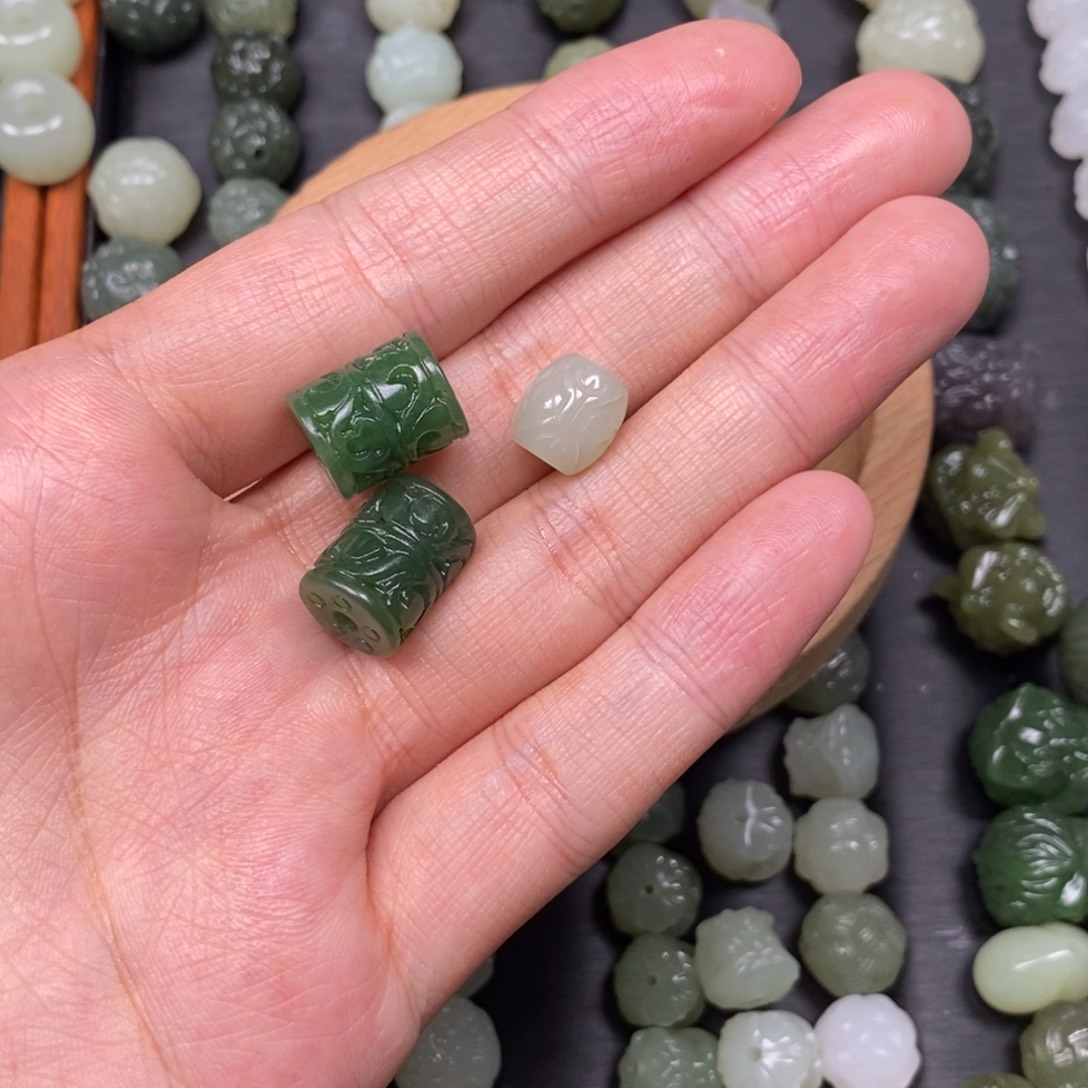 梦***针和田玉未镶嵌颈饰