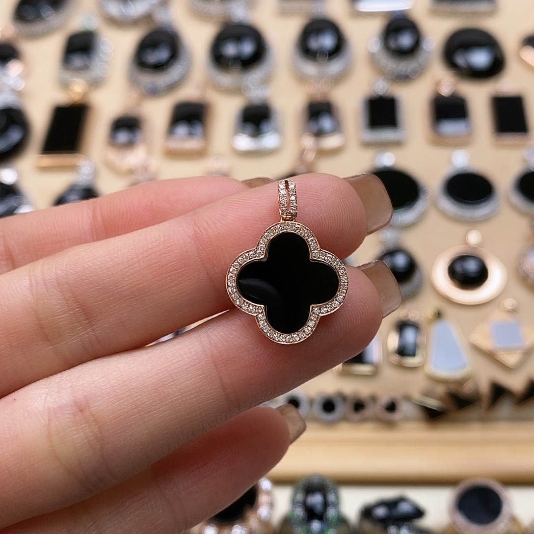 翡翠颈饰18K金镶嵌天然翡翠墨翠