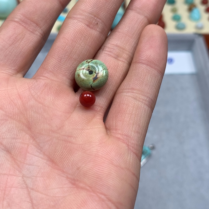 南红玛瑙配饰未镶嵌