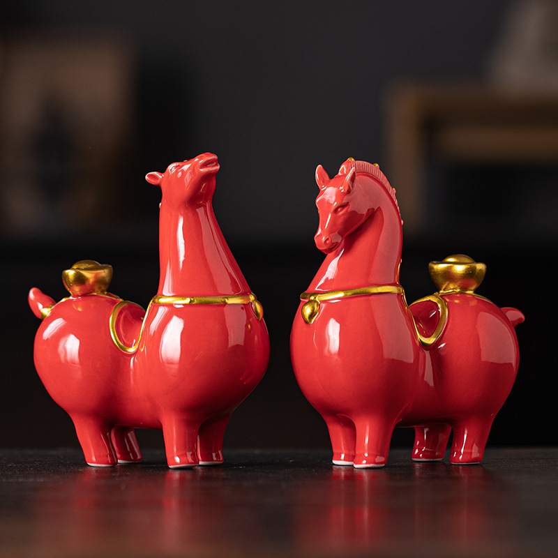 陶瓷唐马摆件创意家居办公室马上有钱桌面玄关电视柜摆设装饰红马