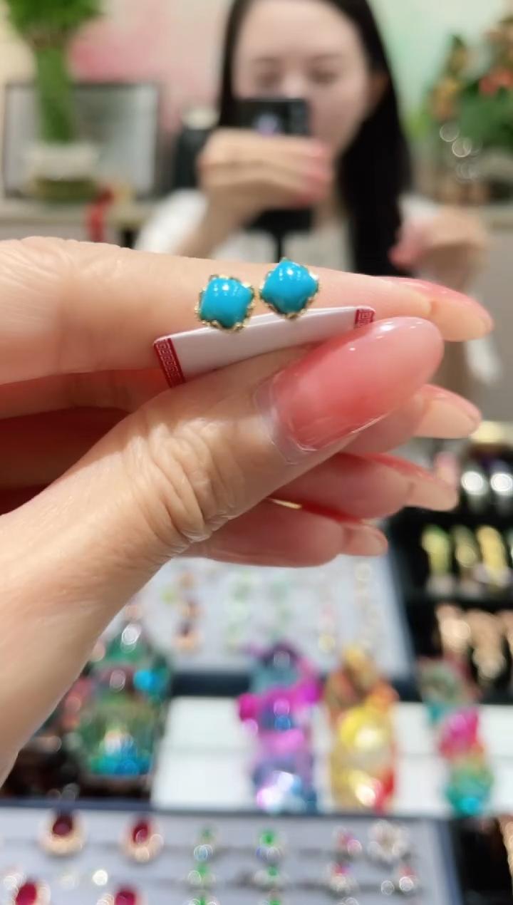 18K金镶嵌绿松石耳饰